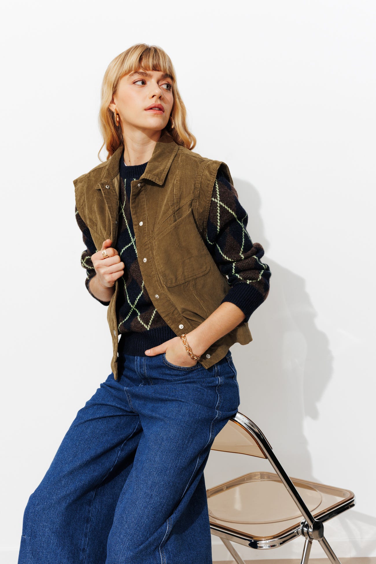 Sleeveless jacket